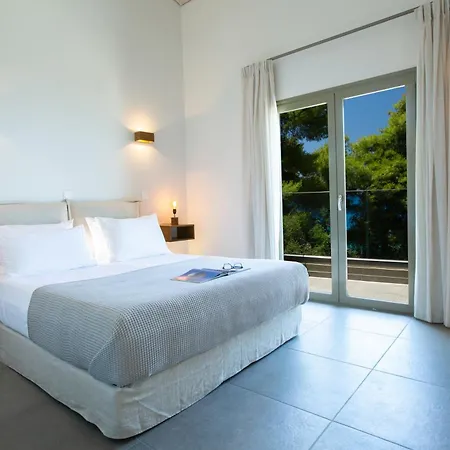 Ionian White فيلة *