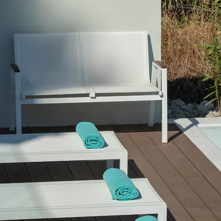 Ionian White فيلة *